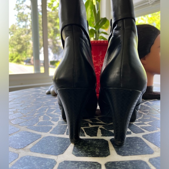 Umbarto Ruffini Vera black ankle boots. Size 40 or 9. Black leather upper. - Picture 4 of 11